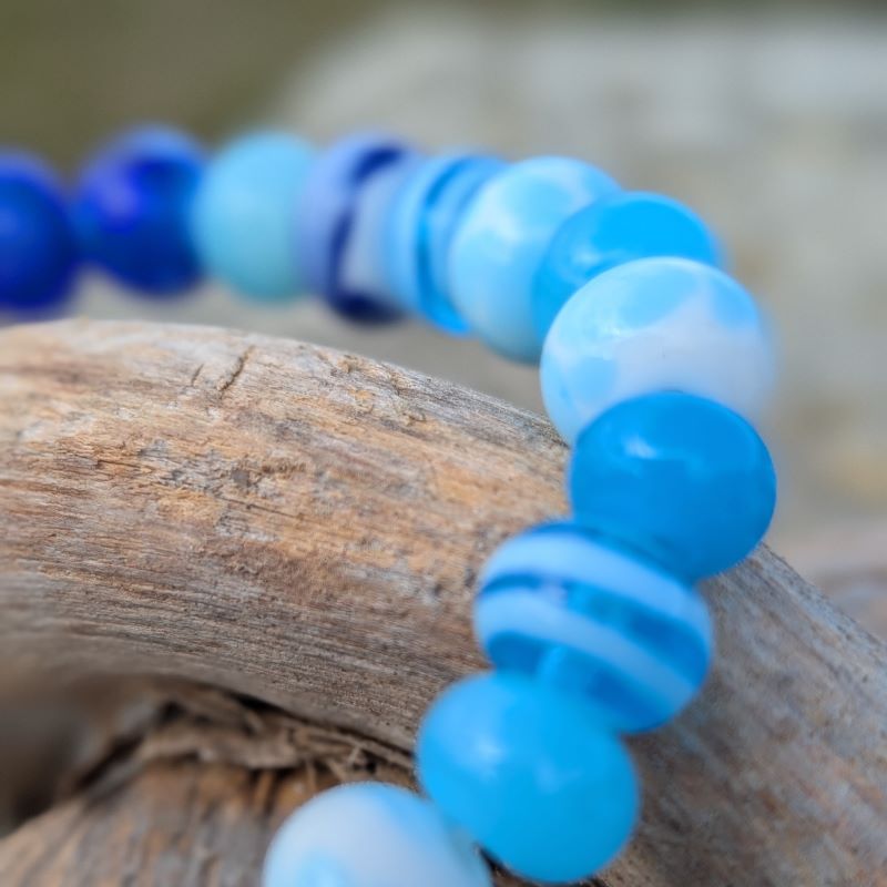 Bracelet en perles de verre bleu – 24 perles – Image 3