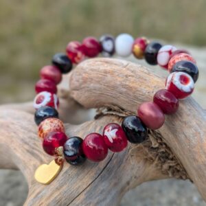 Bracelet en perles de verre rouge filées au chalumeau