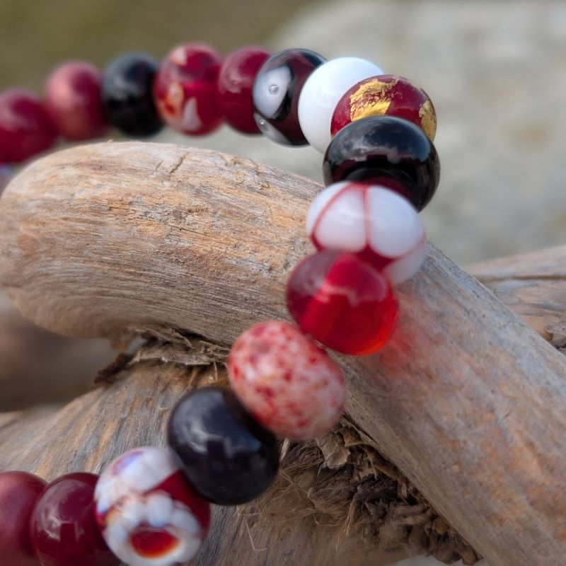 Bracelet en perles de verre rouge – 24 perles – Image 3