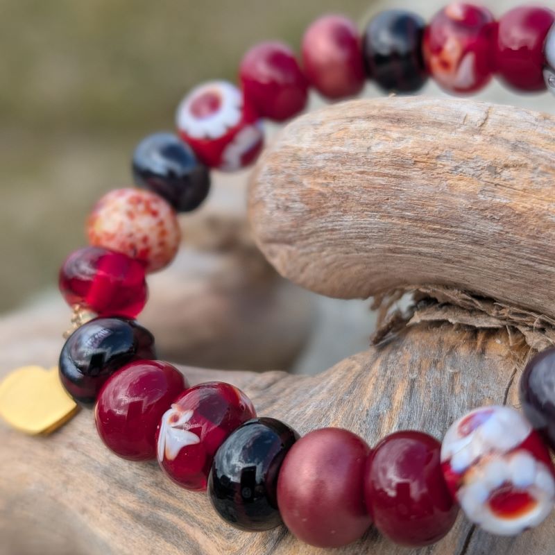 Bracelet en perles de verre rouge filées au chalumeau