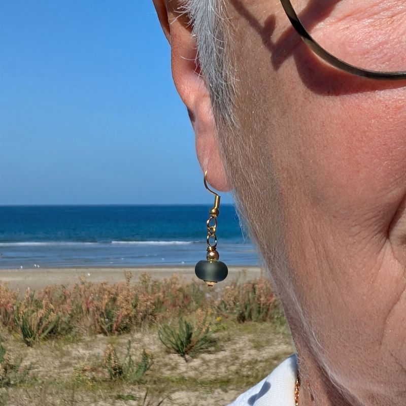 Boucles d’oreilles en verre de Murano dépoli gris-vert – Image 4